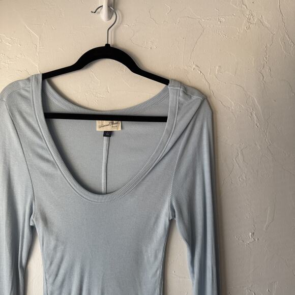 Universal Thread Y2k Bella Swan Ellena Gilbert Shirt Large Ribbed Scoop Neck Top - Picture 2 of 9